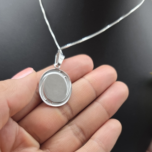 ❤️ VIRGEN MARY NECKLACE - Picture 6 of 7